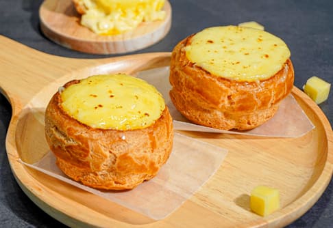 ชูว์ครีมบลูเล่ คอร์น ชีส