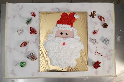 Santa Face Pull Cake