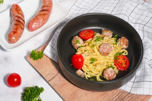 พาสต้าครีมไส้กรอก