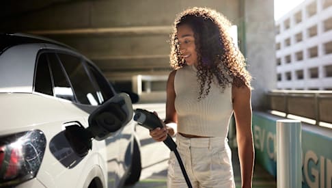 充电技术和电池回收利用将点燃电动汽车革命的火花